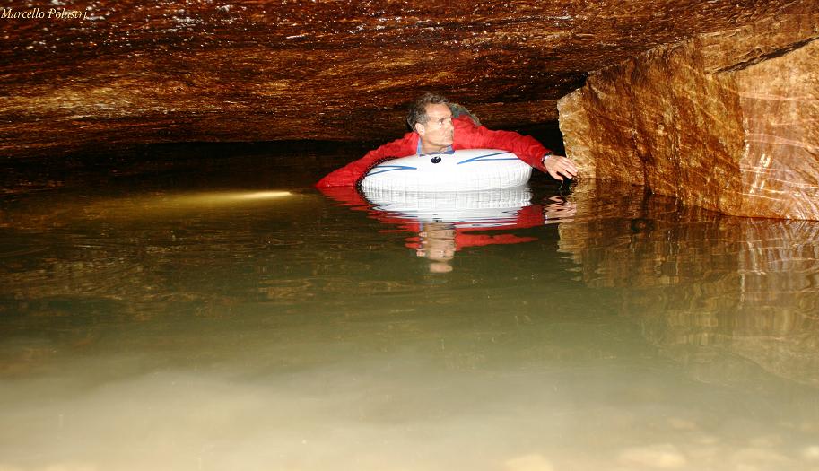 Esplorazione di Sardegna Sotterranea nelle grotte di Santu Lemu.