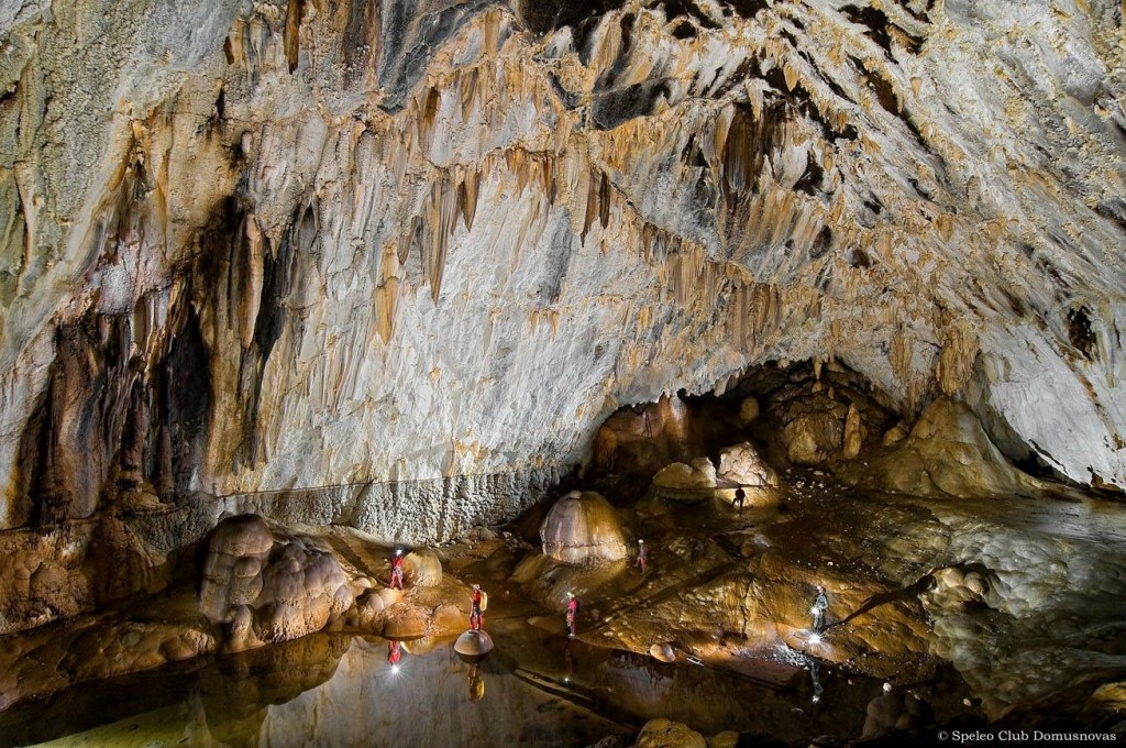 Una splendida grotta nelle immagini degli speleo di Domusnovas