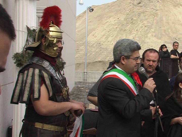 Il sindaco di Quartucciu nel comizio a Pill'e Matta. Era il 2010.