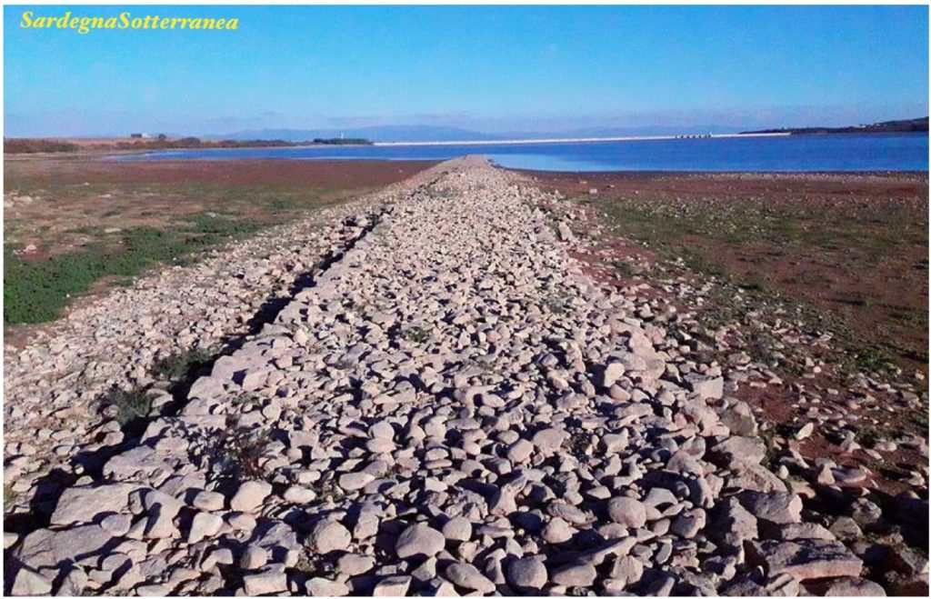 La strada romana riemersa nel lago Cixerri in Sardegna