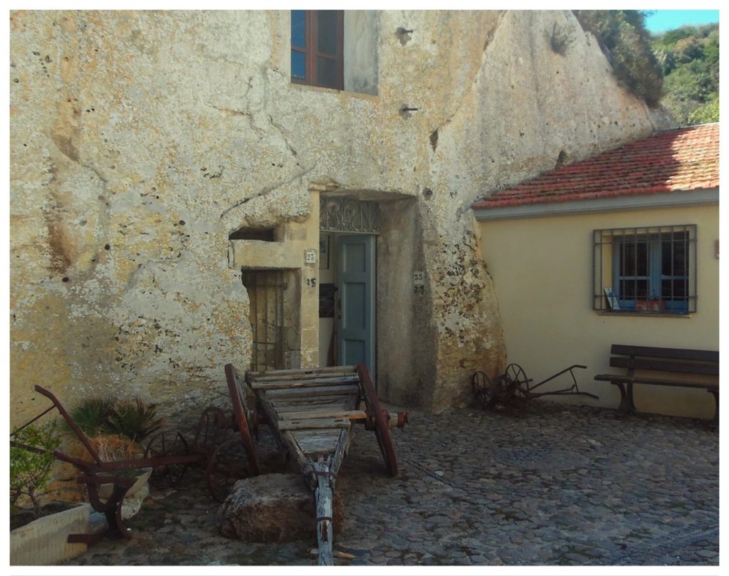 Casa roccia Sedini