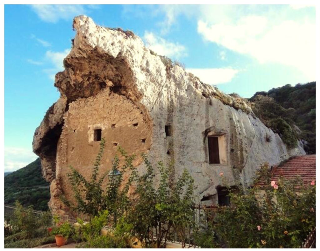 Sedini casa nella roccia 