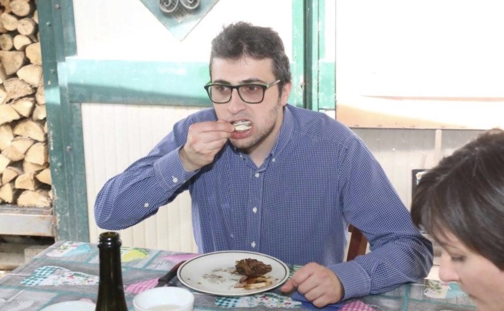 Sindaco mangia nutria