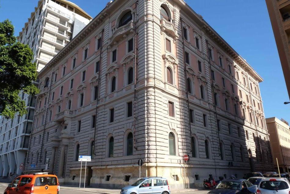 Palazzo Tirso in piazza Defenu a Cagliari