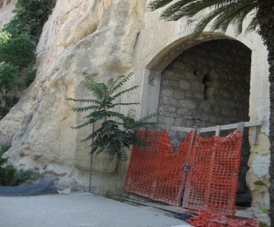 L'ingresso dei grottoni.