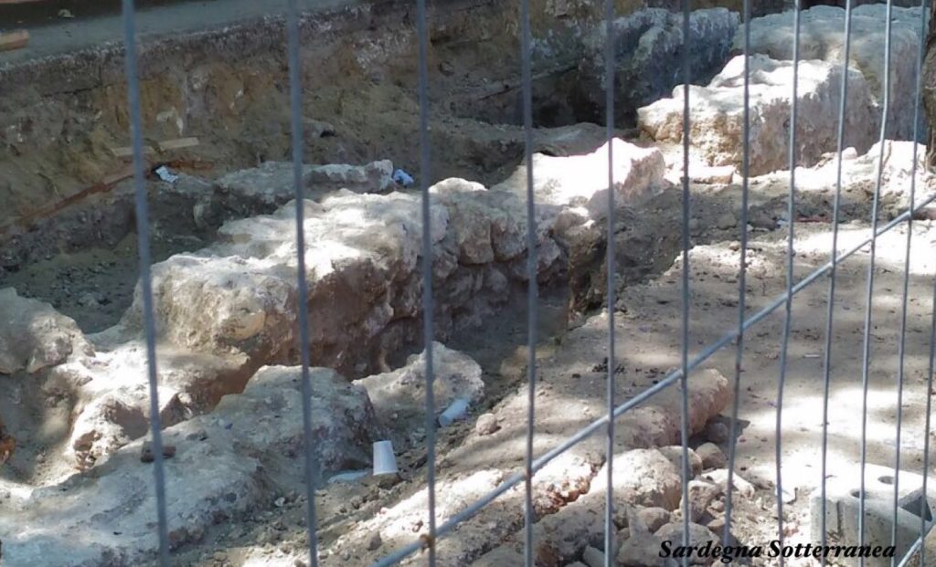 I blocchi di pietra dell'antica Cagliari.